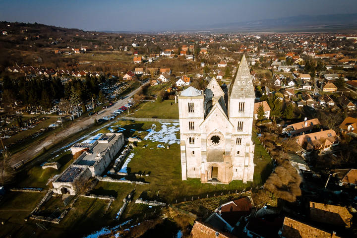 Fotó: Wikipedia/Agárdi Gábor Bemutató, felolvasószínház és határon túli produkció is látható a Zsámbéki Nyári Színházban augusztusban