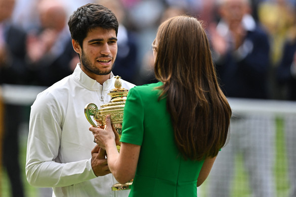 Trónfosztás Wimbledonban: első Carlos az új király