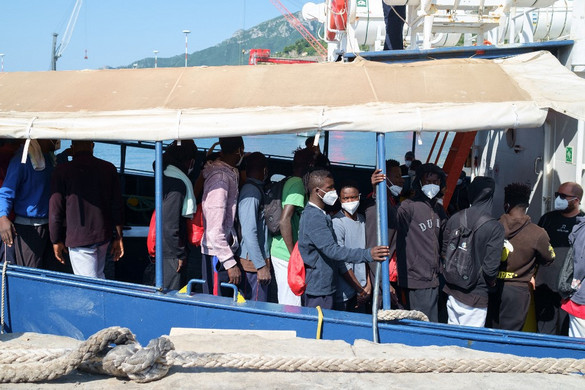 Az EU több mint 14 millióval támogatja a Lampedusára érkező migránsok elhelyezését