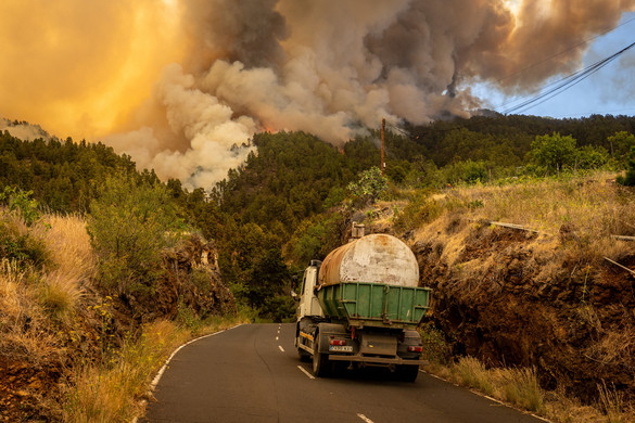 La Palma szigetén harmadik napja küzdenek az erdőtűzzel