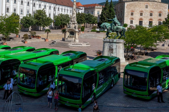 Leszállás közben leesett a buszról egy idős asszony