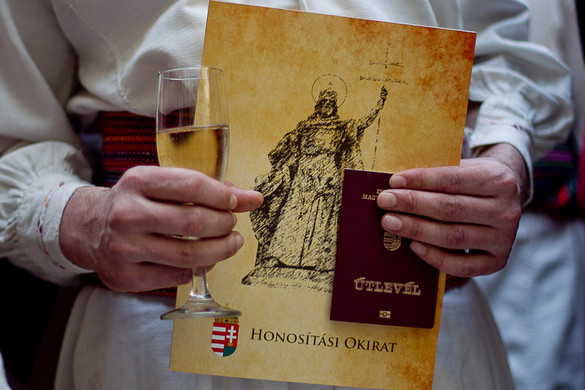Ukrajna belengette, hogy engedélyezi a kettős állampolgárságot