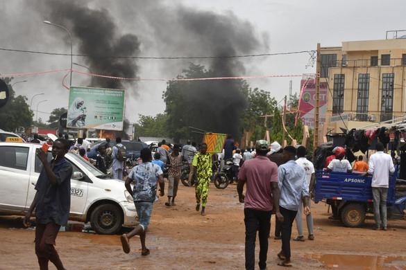 A nigeri puccsisták szerint a megbuktatott kormány jóváhagyta, hogy Párizs beavatkozzon