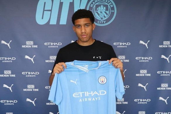 Profi szerződést kapott a Manchester City csapatától a magyar utánpótlás-válogatott középpályás