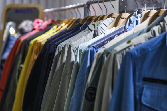 Franciaország fizet a ruhajavításért, hogy kevesebb terméket dobjanak ki