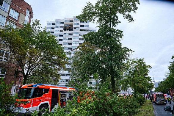 Két ember a mélybe vetette magát egy égő berlini magasházból