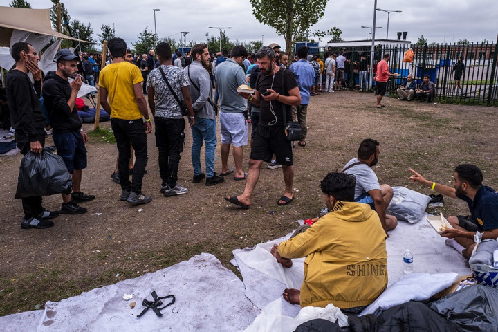 Hollandiában turistahajókon helyeznek el menedékkérőket