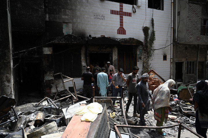 Több mint száz embert vettek őrizetbe Pakisztánban keresztényellenes támadások miatt
