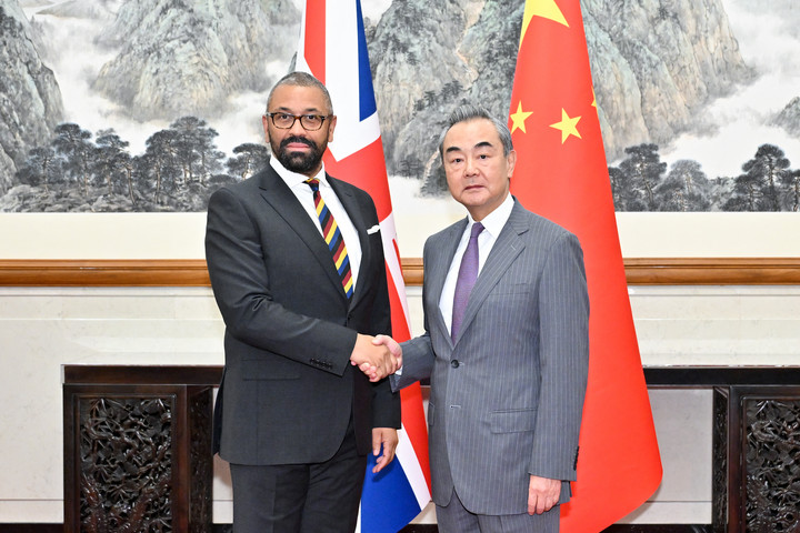 Fotó: YUE YUEWEI / XINHUA / XINHUA VIA AFP Hongkong és Tajvan is szóba került a brit külügyminiszter kínai látogatása során
