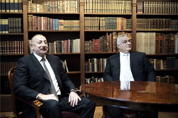 Az azeri elnökkel tárgyalt Orbán Viktor