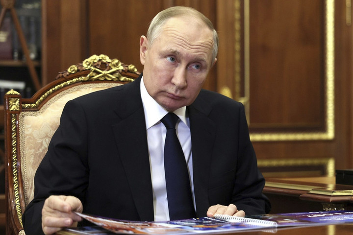 Putyin: Oroszország kiheverte a példátlan szankciós nyomást