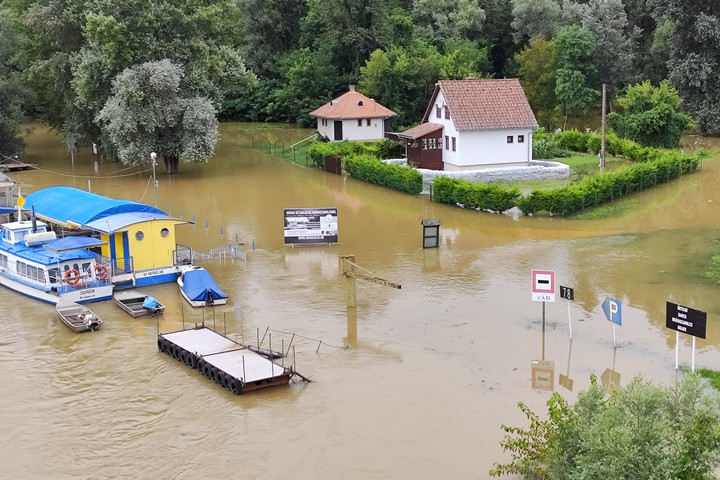 A tetőzést követően sem áll le a munka a Drávánál + FOTÓK!