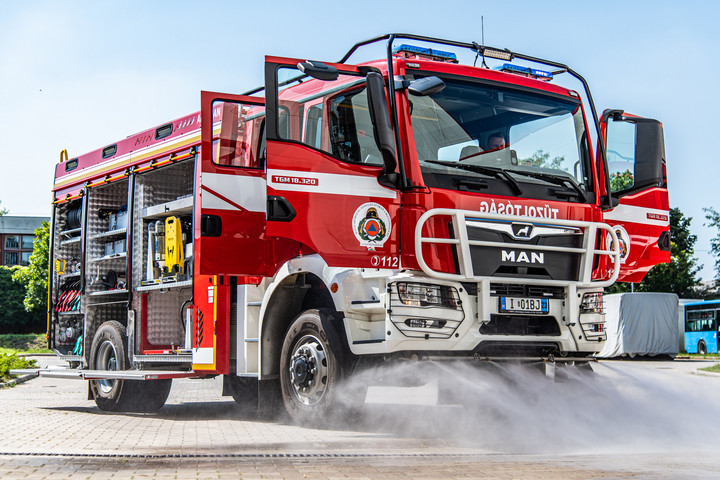 Katasztrófavédelem: 37 új, fecskendős tűzoltóautó áll szolgálatba uniós támogatással