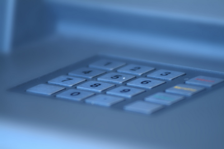 Megrohanták az ingyenpénzt adó bankautomatákat az ügyfelek