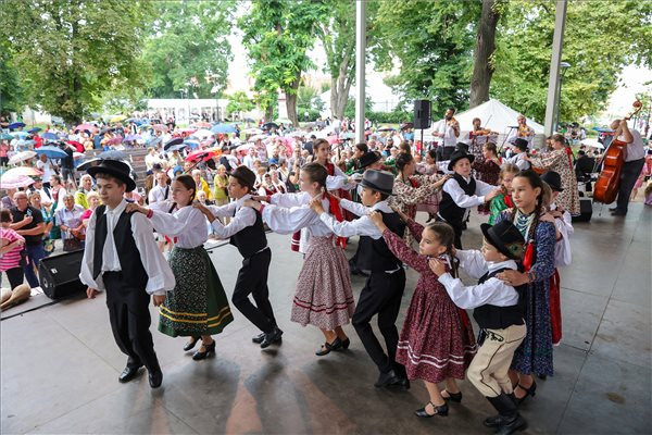 A bukovinai székelyek, népek élővé teszik kultúrájukat