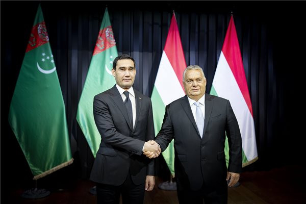 Energiabiztonsági kérdésekről tárgyalt Orbán Viktor a türkmén elnökkel