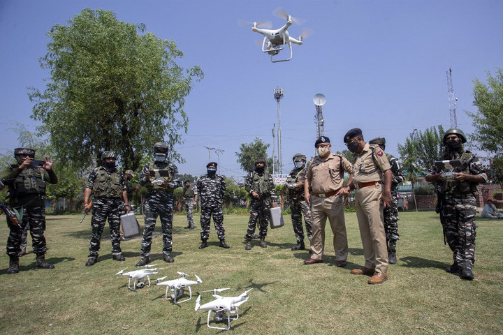 Fotó: AFP/Abid Bhat India megtiltja a katonai drónok gyártóinak a kínai alkatrészek használatát