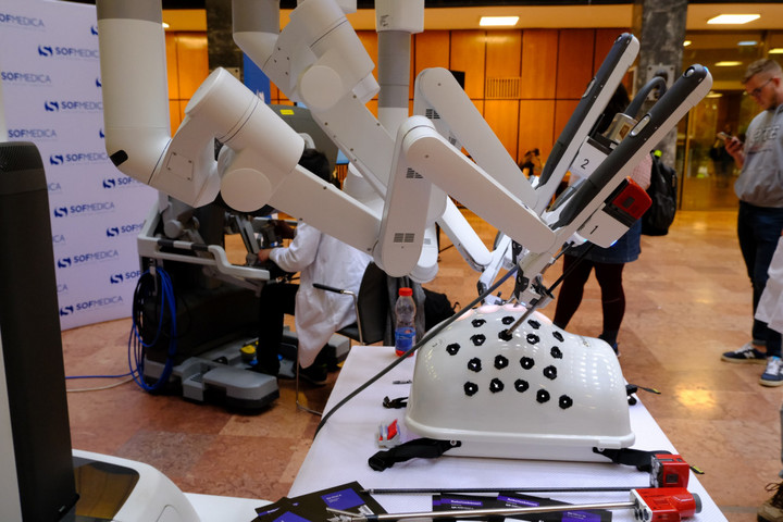 Fotó: aok.pte.hu Robotsebészeti műtőasztalt használnak Pécsen