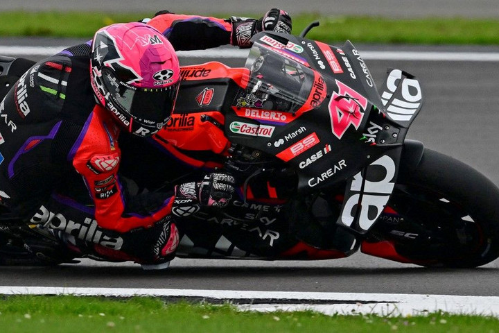 Fotó: AFP/Ben Stansall Brit Nagydíj: Espargaro az utolsó körben előzött