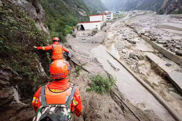 Fotó: Xinhua via AFP/Wang Xi Földcsuszamlás követelte több ember életét Kína északi részén