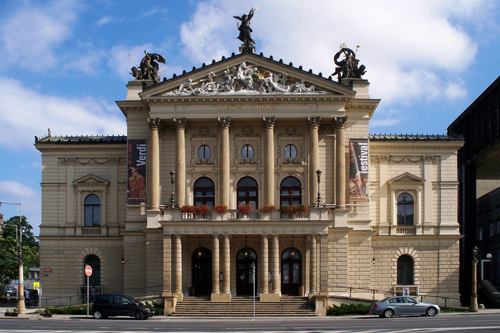 Fotó: Wikipedia Elöntötte a víz a nemrég felújított prágai Állami Opera alagsorát