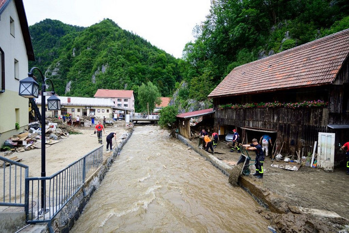 Vörös riasztást adtak ki a heves esőzések miatt Észak-Szlovéniában