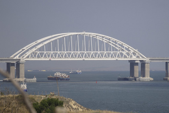 Az ukránok szerint rendkívüli módszerekkel fogják védeni az oroszok a krími hidat