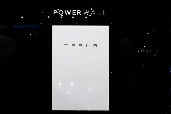 Ukrajna több mint 500 nagy teljesítményű Tesla Powerwall akkumulátort kapott