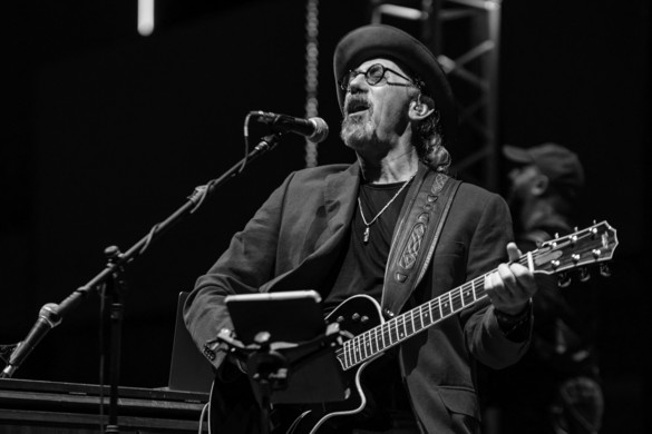 Tragikus hirtelenséggel elhunyt a rock and roll koronázatlan királya