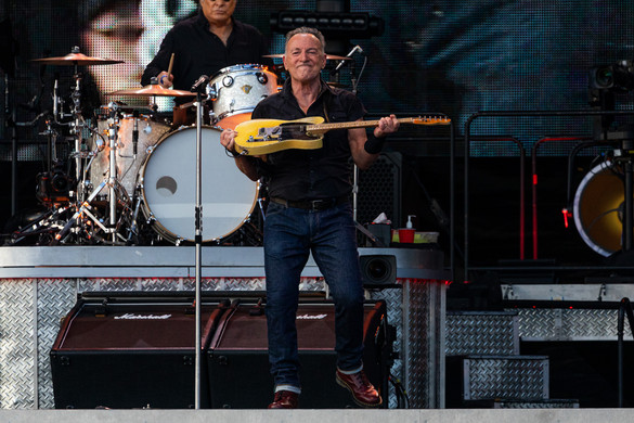 A 73 éves Bruce Springsteen titokzatos betegség miatt lemondta koncertjeit