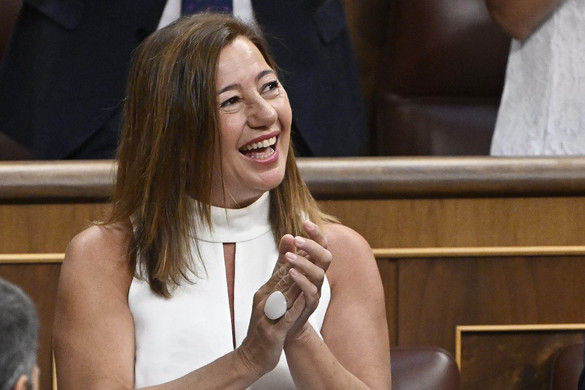 Spanyolországban szocialista házelnököt választott a parlament