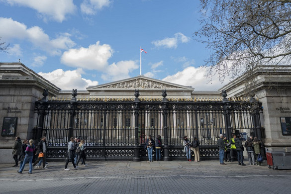 Késelés történt a londoni British Museum épülete közelében