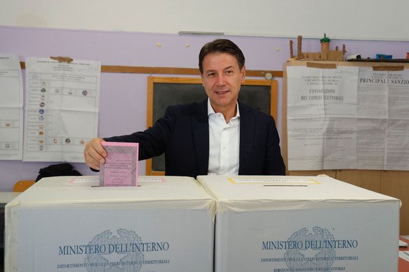 Conte: Az ukrán konfliktus rávilágít, hogy az EU vezetők Washington alárendeltjei