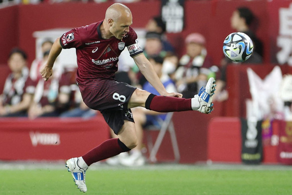 Iniesta az Egyesült Arab Emírségekben futballozik tovább