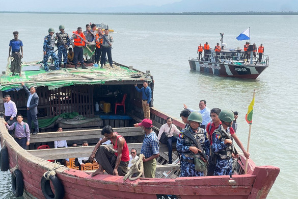 Felborult egy rohinja menekülteket szállító hajó, sokan meghaltak