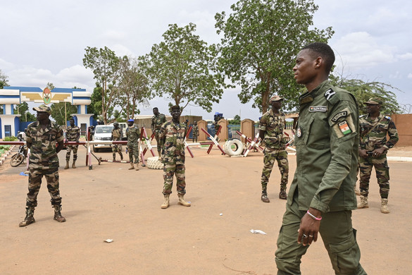 Nigeri válság – Párizs a francia katonák egy részének kivonásáról tárgyal a juntával