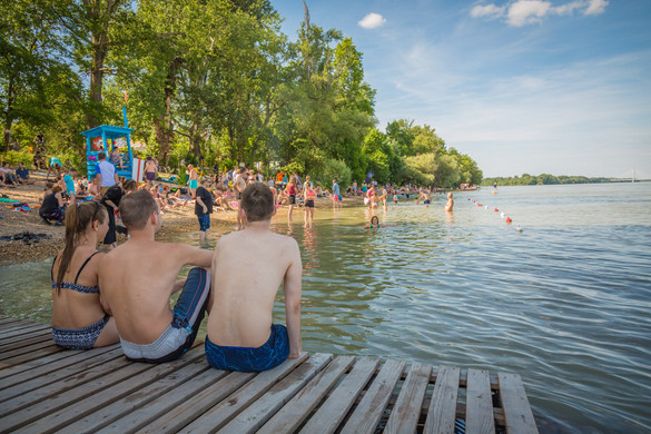 Be kellett zárni két szabadstrandot