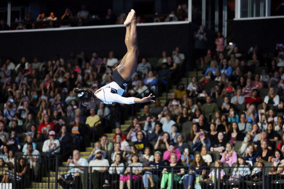 Biles győztes visszatérése több mint két év után