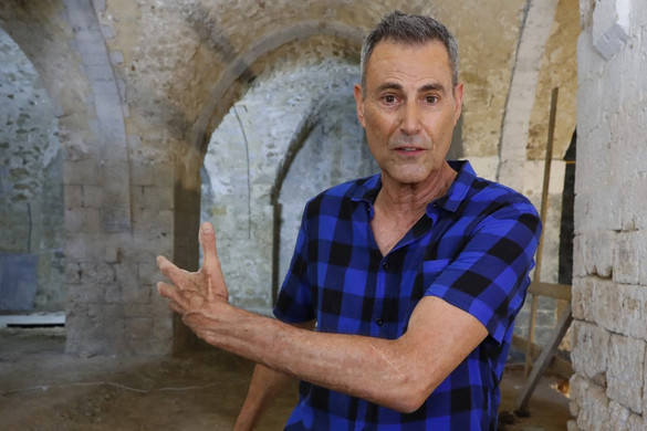 Sokkoló, halott földönkívülieket ábrázoló fotóval rázta meg a világot Uri Geller