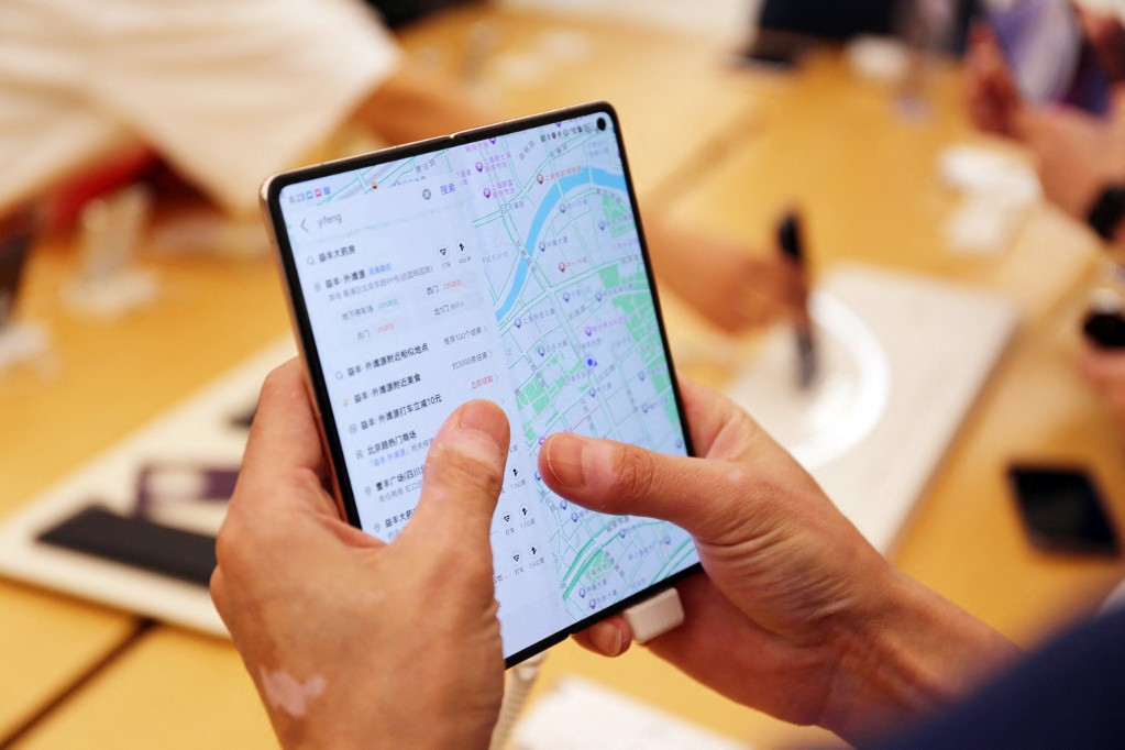 Fotó: CFOTO / NurPhoto / NurPhoto via AFP Amikor a telefonunkon a térképalkalmazást használjuk, nem is tudjuk, hogy ez az alkalmazás azon módszerre is támaszkodik, amelyet a 19. században dolgoztak ki német matematikusok arra, hogyan lehet jól ábrázolni a teret