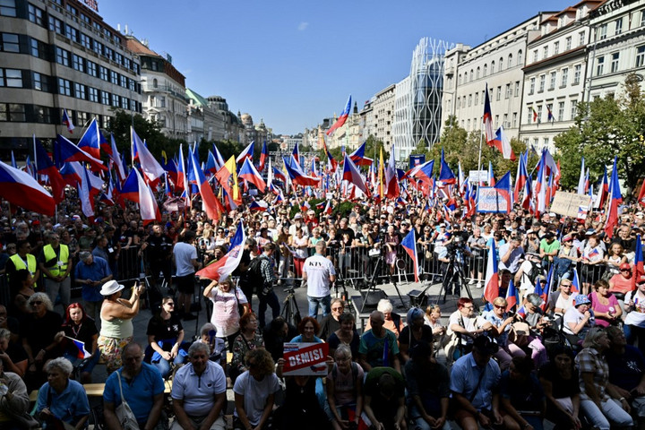 Ukrajna támogatása ellen tüntettek Csehországban
