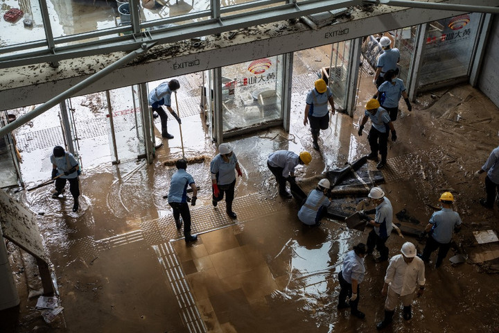 Fotó: VERNON YUEN / NURPHOTO / NURPHOTO VIA AFP Emberéleteket követeltek a Kínában pusztító viharok