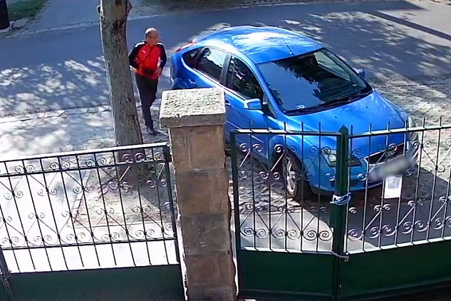 Fotó: police.hu Videón az autófeltörés