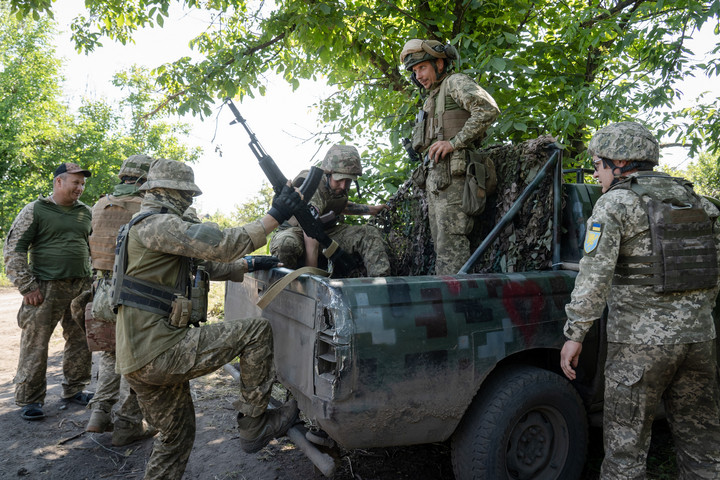 Politico: Az ukrán katonák a NATO-kiképzésre panaszkodnak