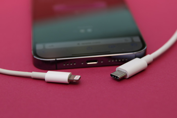 Nem gyullad ki az iPhone 15 az „androidos” kábeltől