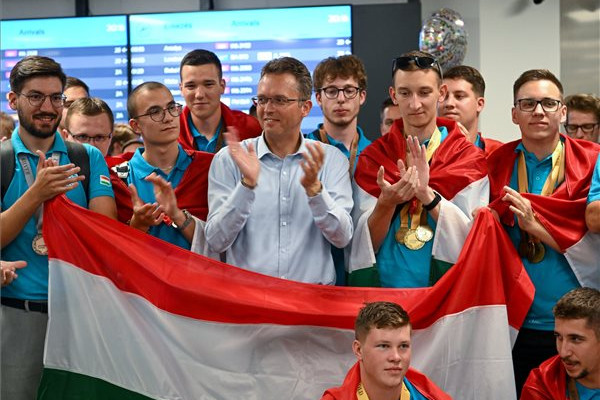 Fotó: MTI/Illyés Tibor EuroSkills: hazaérkeztek az Európa-bajnok magyar csapat tagjai