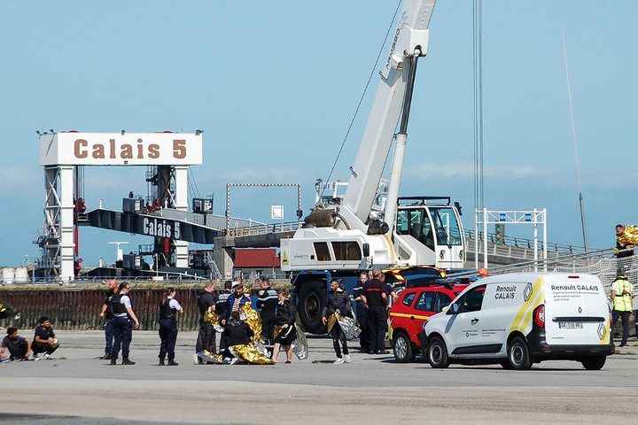 Brit munkáspárti vezető: Úgy kell bánni az embercsempészekkel, mint a terroristákkal