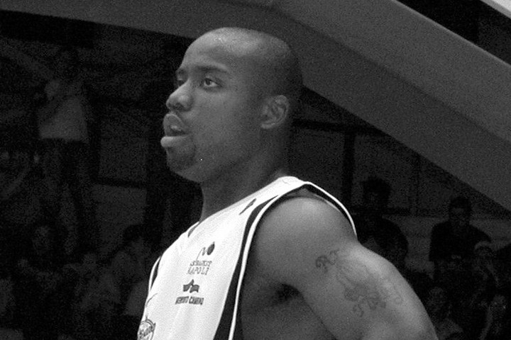 Jógázás közben összeesett és meghalt a korábbi NBA-játékos