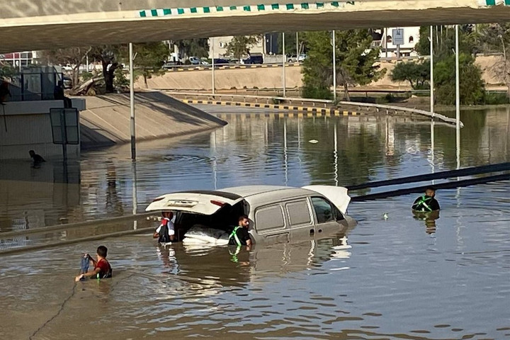 Fotó: AFP/Libyan Red Crescent Húszezer halott is lehet a líbiai Dernában