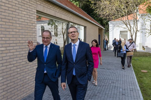 Navracsics Tibor: Mintegy 2800 esemény zajlott eddig, a programok folytatódnak
